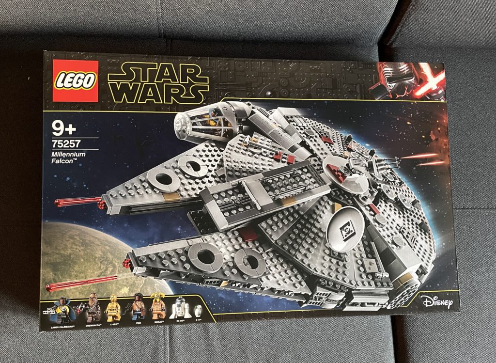 Der Karton vom LEGO® Star Wars 75257 Millennium Falcon™